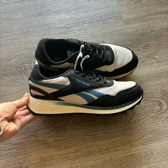 Reeboks - Picture 2 of 10